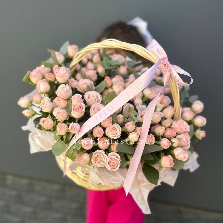 Корзина кустовых пионовидных роз в Белгороде