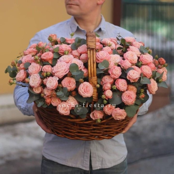 Корзина из 101 пионовидной розы в Белгороде