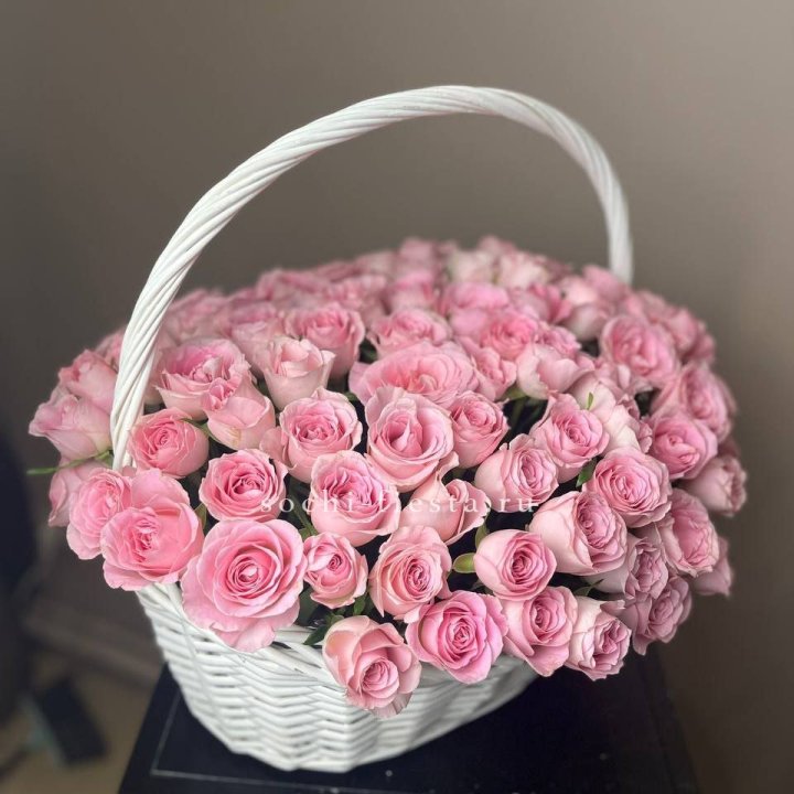 101 розовая роза в корзине в Белгороде