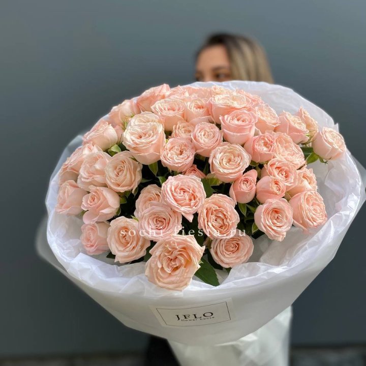 Букет кустовых роз Бомбастик в Белгороде