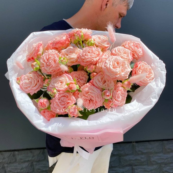 Пионовидные розы Мадам Бомбастик в Белгороде