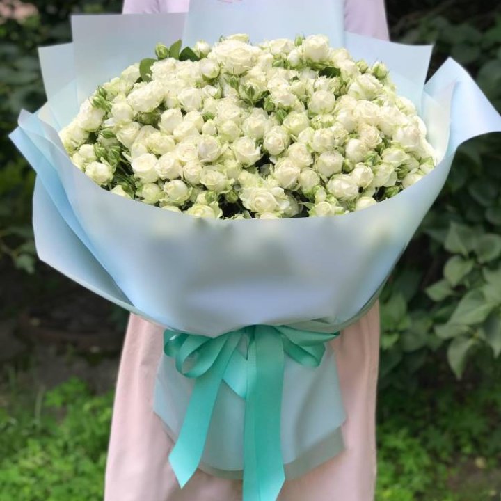 51 белая кустовая роза в Белгороде