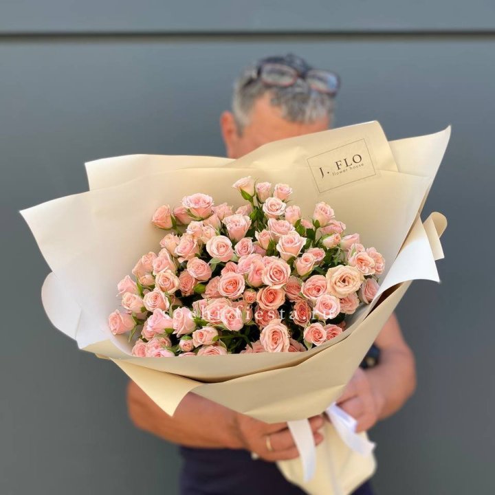 Кустовые розы леди в Белгороде