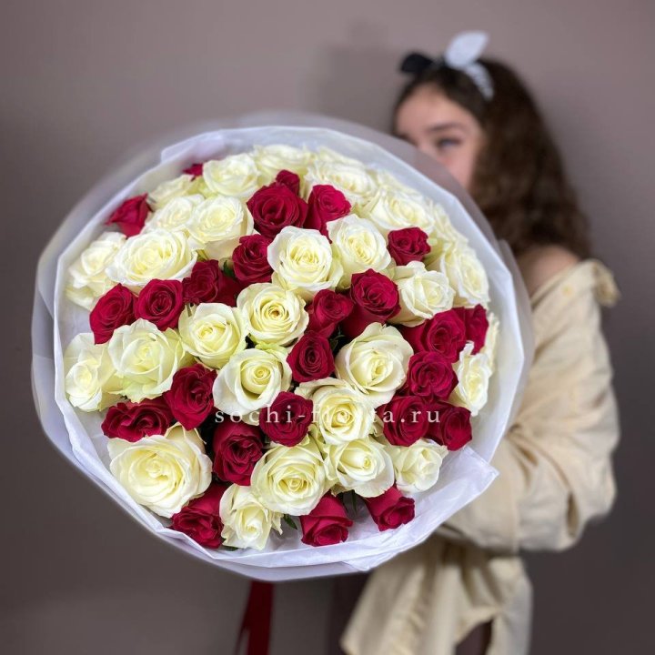 Микс из 55 роз в Белгороде