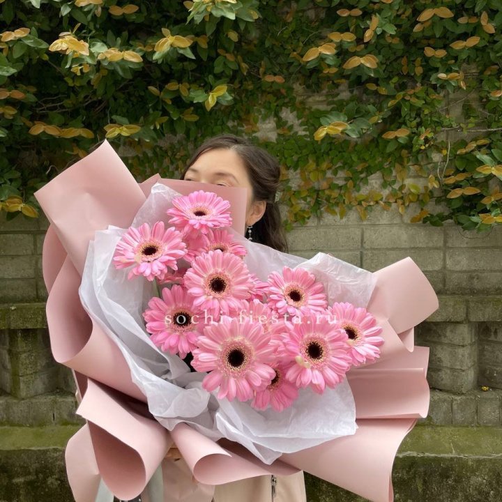 13 розовых гербер в Белгороде