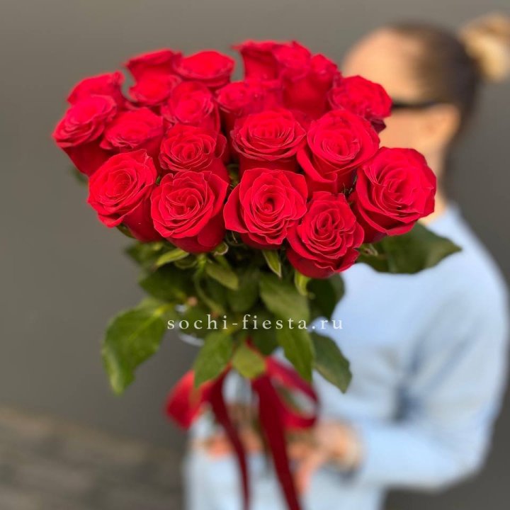 19 красных роз в Белгороде