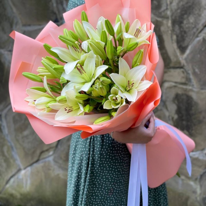 Букет из 7 белых лилий в Белгороде