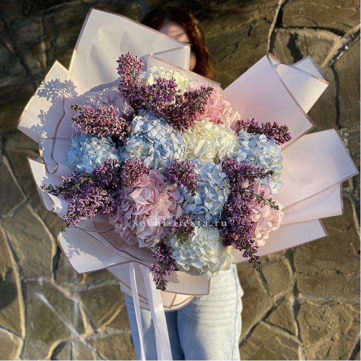 Букет гортензии с сиренью в Белгороде