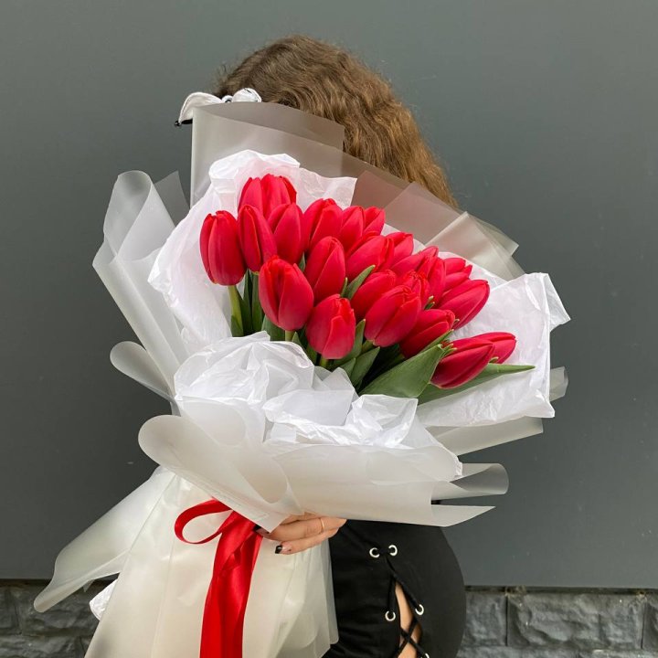  25 красных воздушных тюльпанов в Белгороде