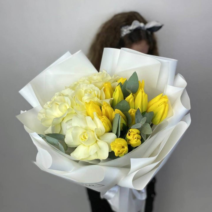 Дуо жёлтые тюльпаны и розы в Белгороде