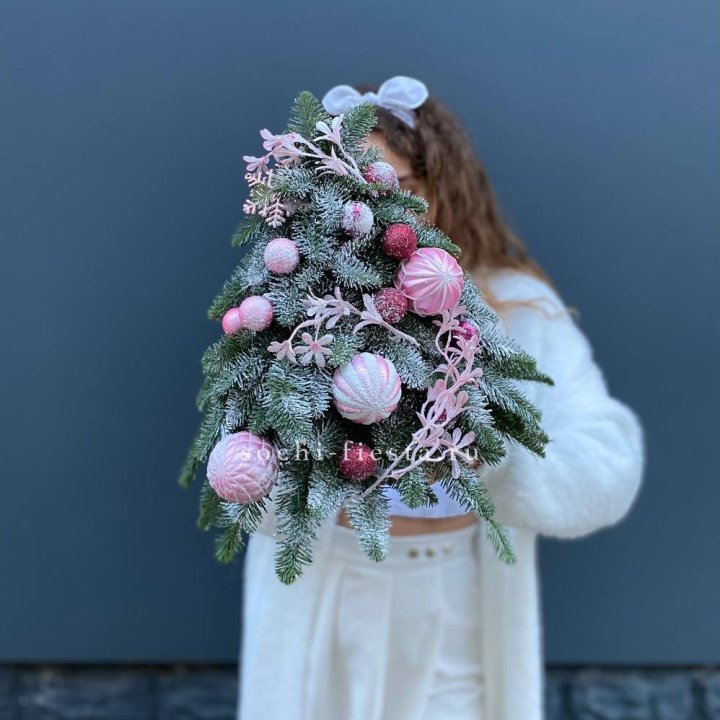 Новогодняя елочка "Розе" в Белгороде