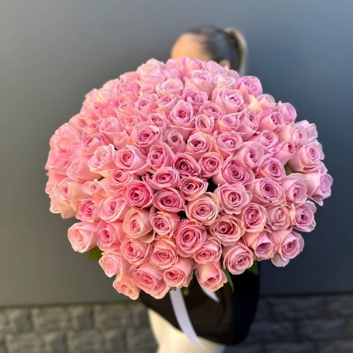 Охапка из 101 розовой розы в Белгороде