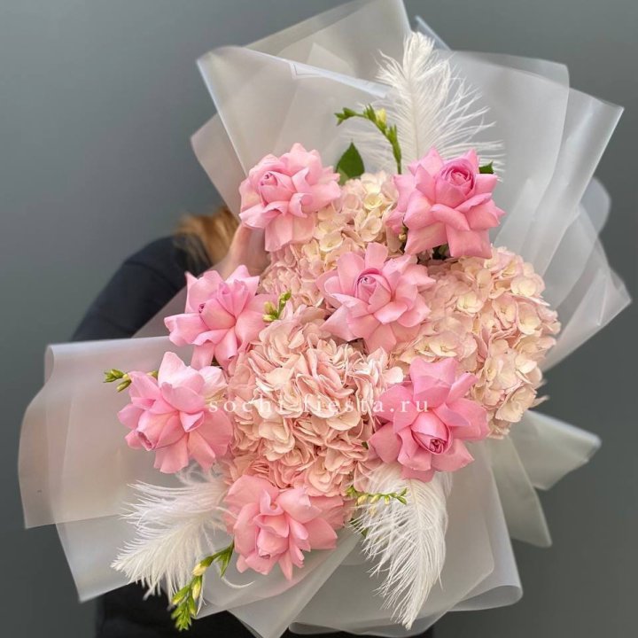  Букет  из гортензий и розовых роз в Белгороде