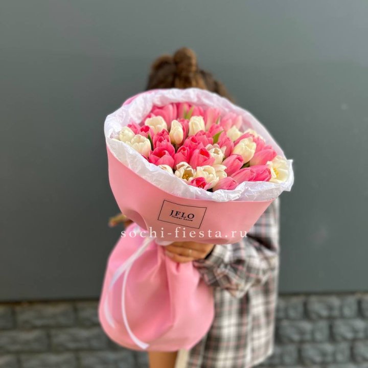 51 бело-розовый тюльпан в Белгороде