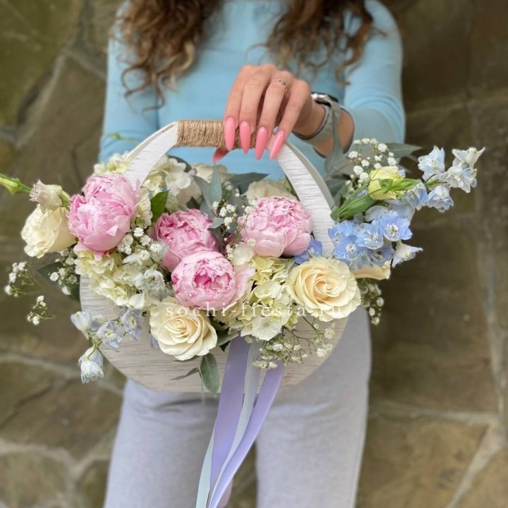 Ящик с пионами в Белгороде