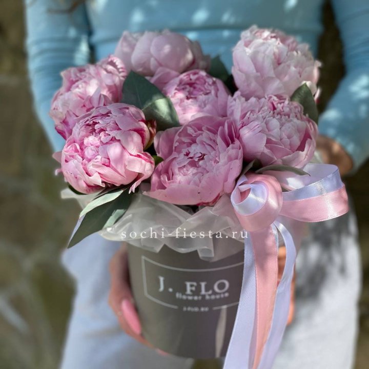 Цилиндр пионов с эвкалиптом в Белгороде