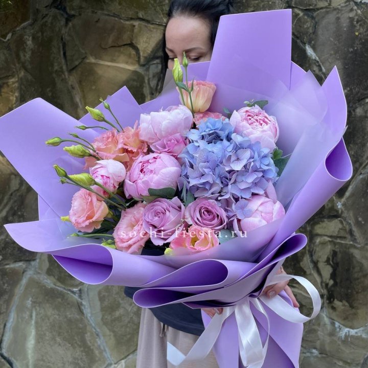 Букет с пионами "Блю логан" в Белгороде