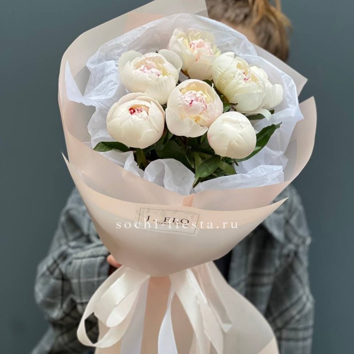 Букет белых пионов в Белгороде