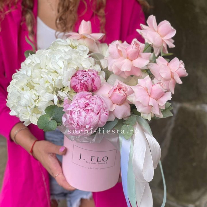 Цилиндр с пионами "Алисия" в Белгороде