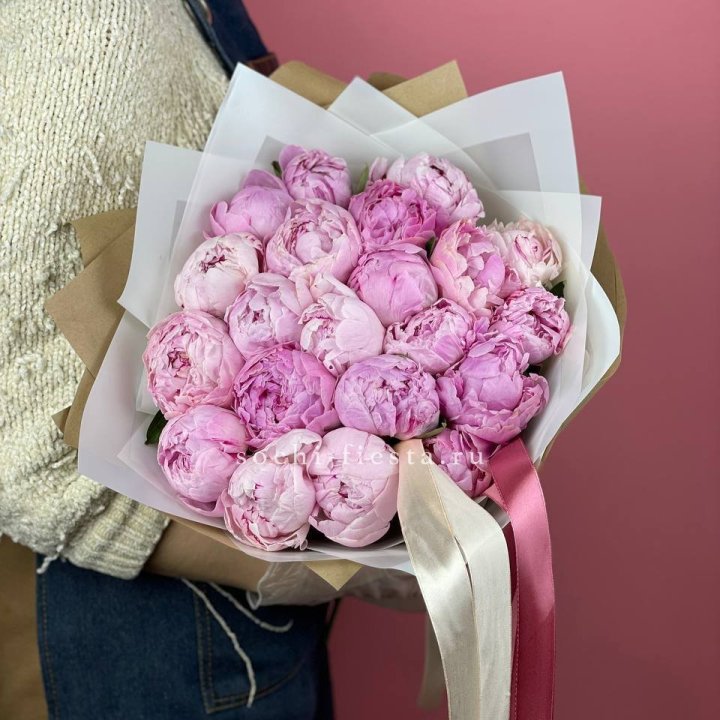 Букет из 21 пионов в Белгороде