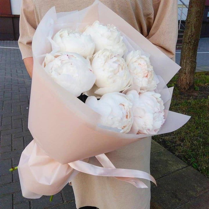 Букет белых пионов в Белгороде