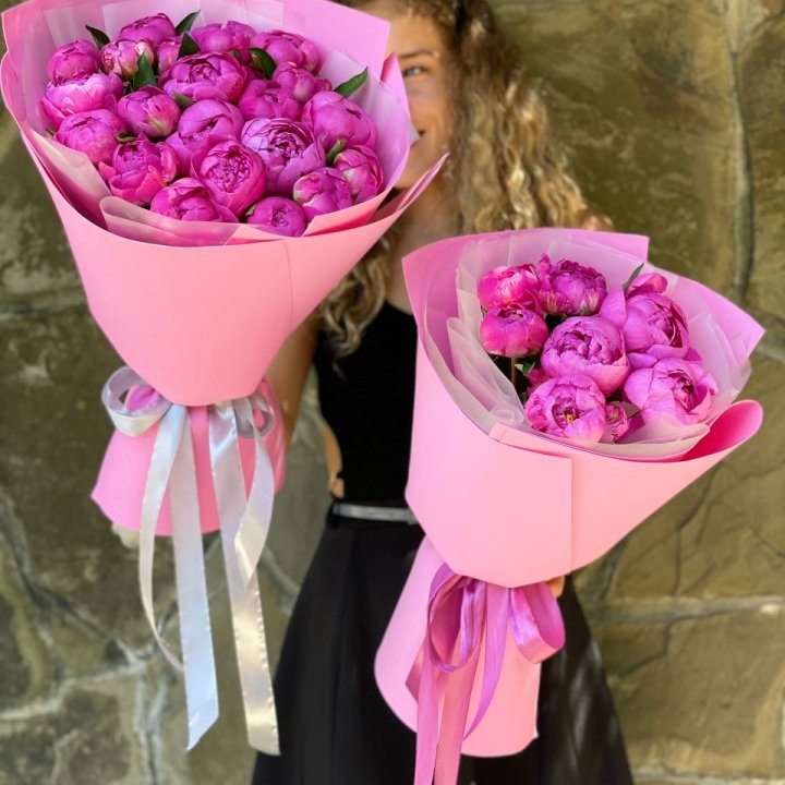 Букет ярких пионов  в Белгороде