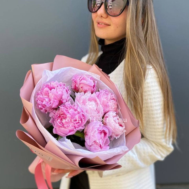 7 пионов в оформлении в Белгороде