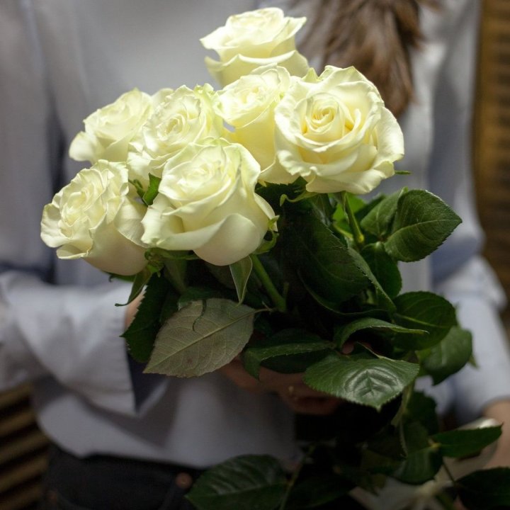 7 белых роз в Белгороде