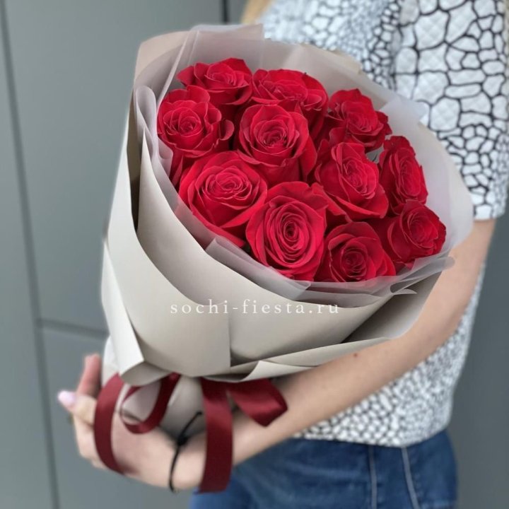 Букет красных роз "Рози" в Белгороде