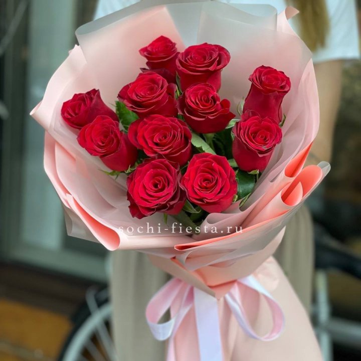Букет красных роз "Мадам ред" в Белгороде
