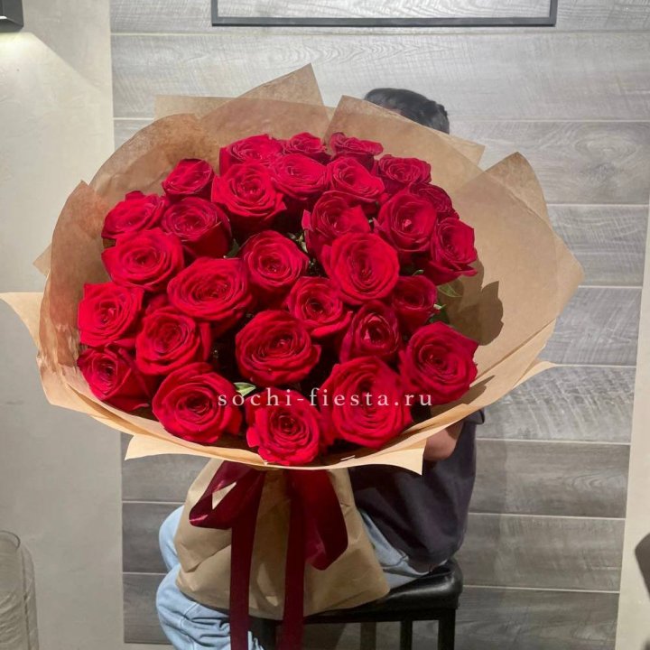37 красных роз в крафте в Белгороде