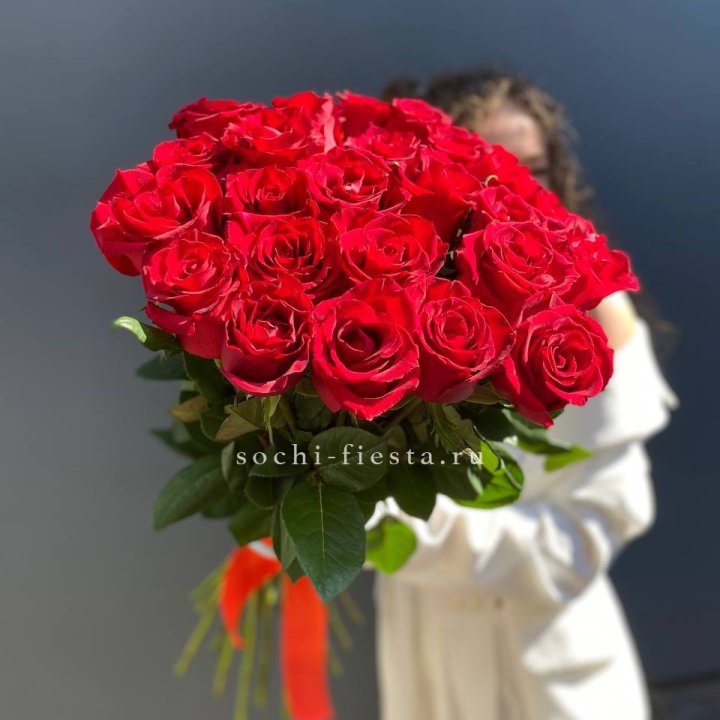 25 высоких красных роз в Белгороде
