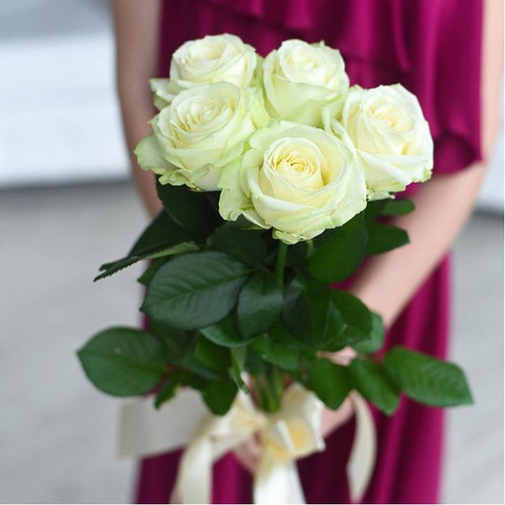 5 белых роз в Белгороде