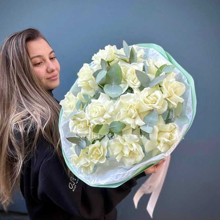 15 Белых французских роз "Ноте бьянка" в Белгороде
