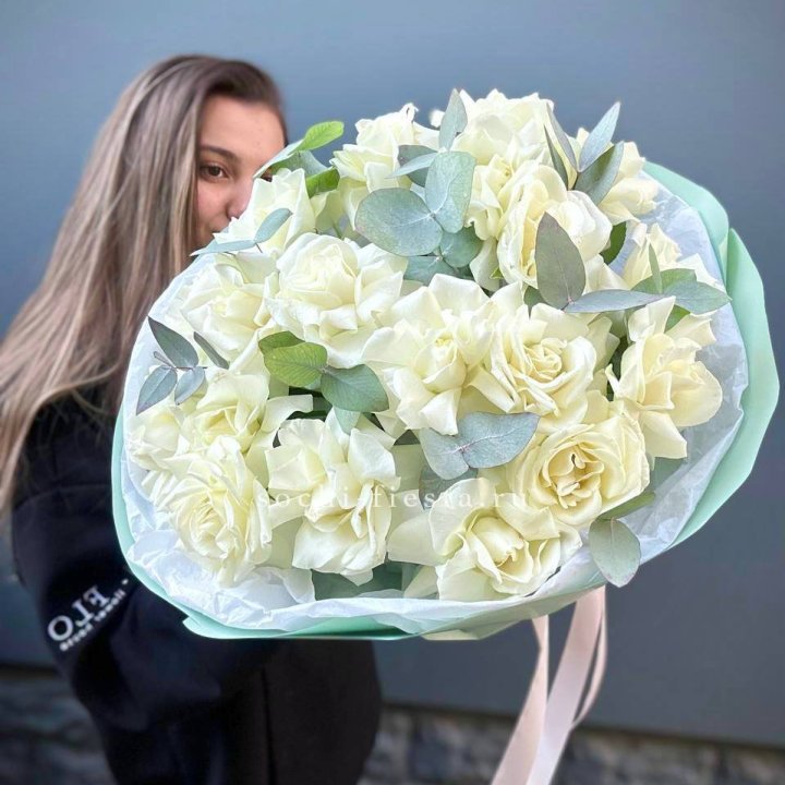 19 Белых французских роз "Ноте бьянке" в Белгороде