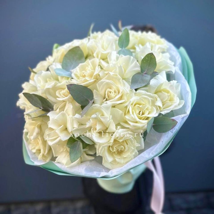 25 Белых французских роз "Ноте бьянка" в Белгороде