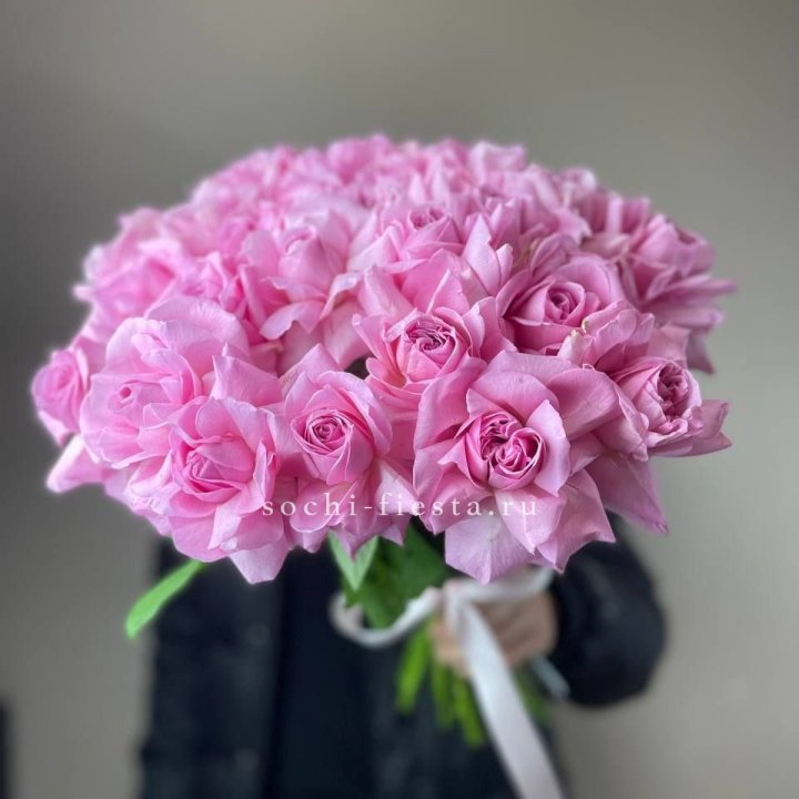 25 розовых французских роз в Белгороде