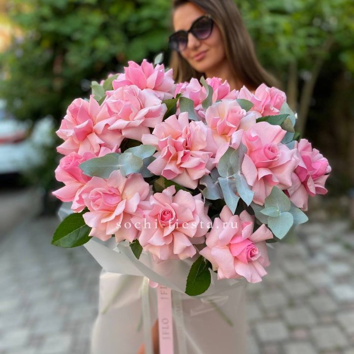 17 Розовых  французских роз в Белгороде