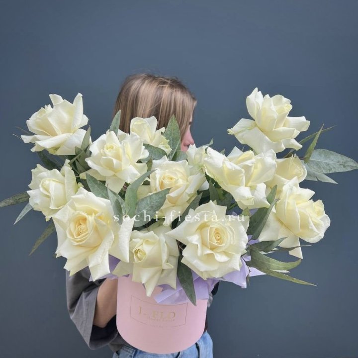 15 Французских роз в боксе в Белгороде