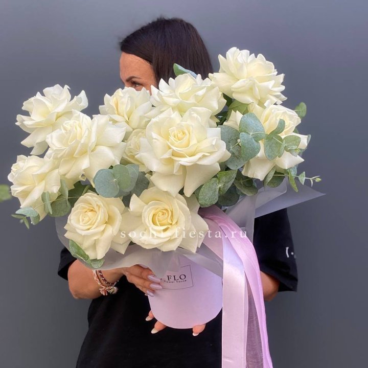 11 Французских белых роз в боксе в Белгороде