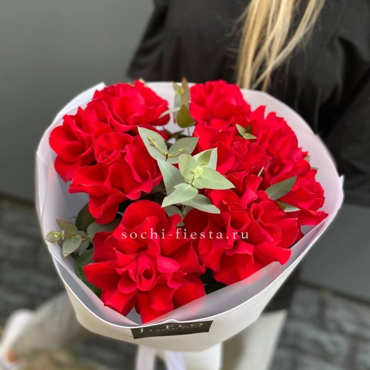 9 Красных французских роз в Белгороде