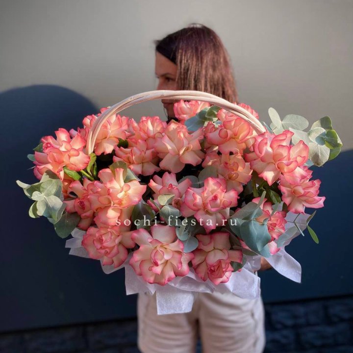 25 Французских роз Джумилия в корзине в Белгороде