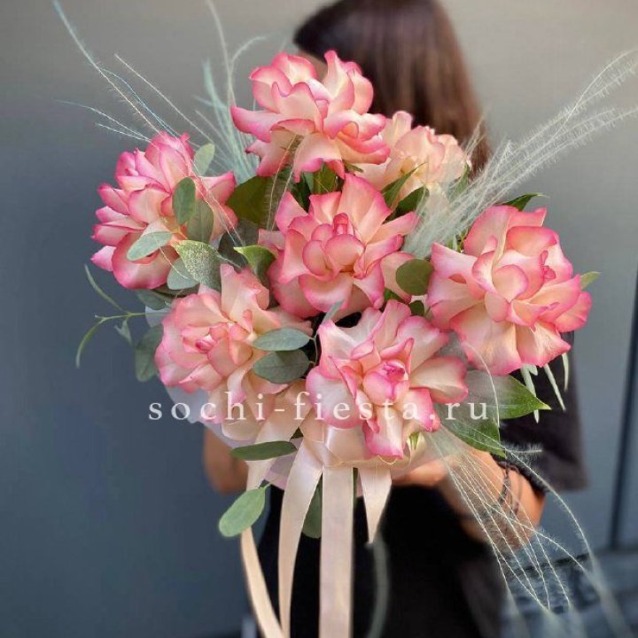 9 Французских роз Джумилия в боксе в Белгороде