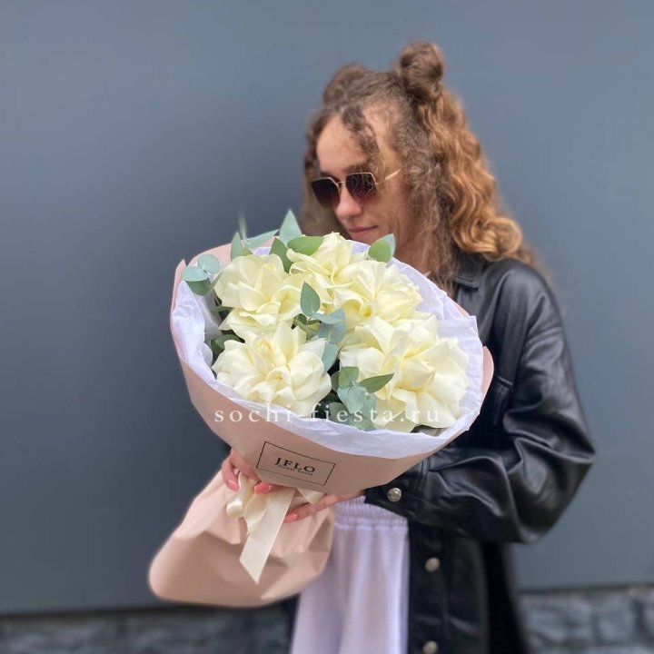 5 Белых французских роз в Белгороде