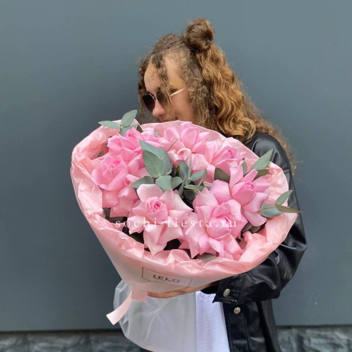 7 розовых роз в Белгороде