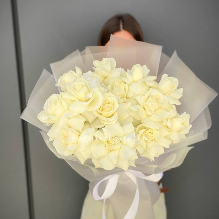 13 белых роз в Белгороде