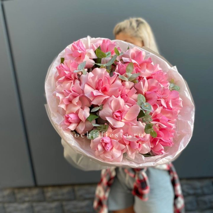 17 розовых роз в Белгороде