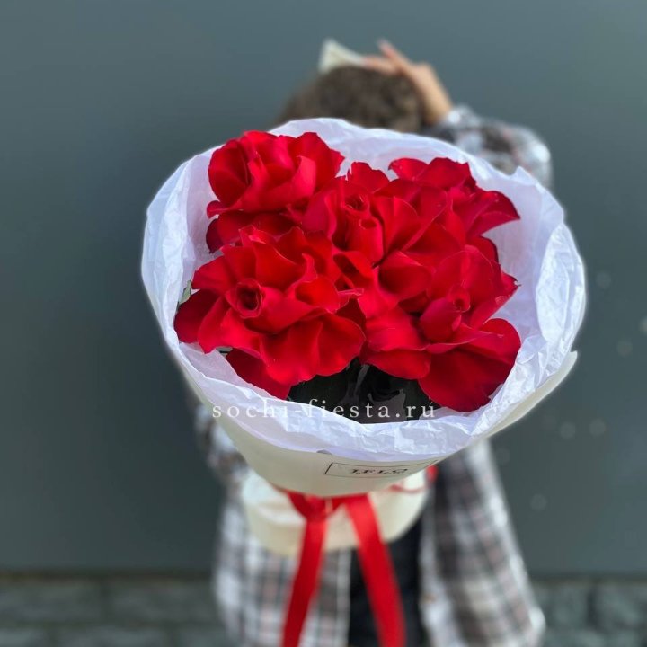 5 французских красных роз в Белгороде