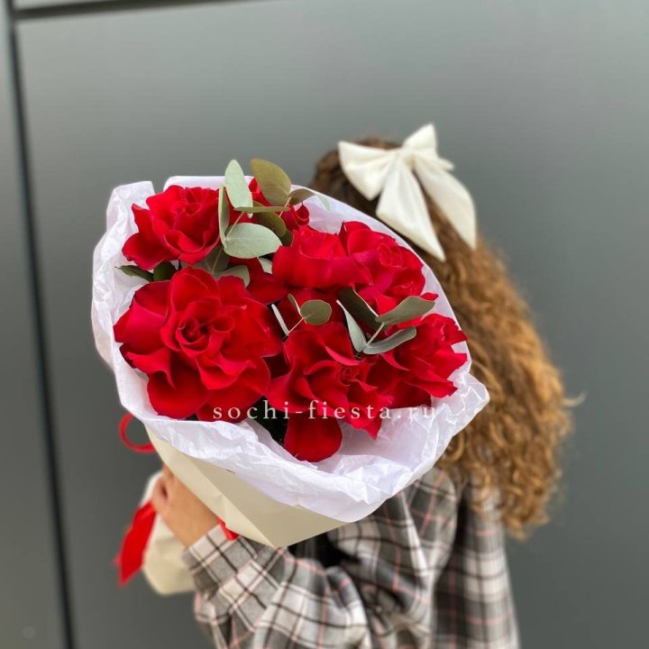 7 красных французских роз в Белгороде