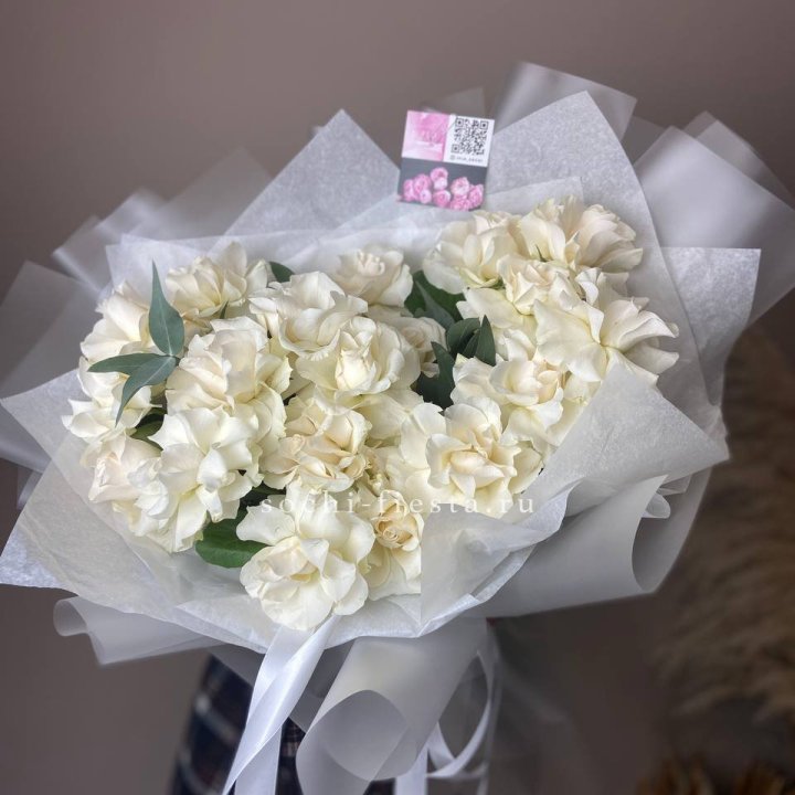 21 французских роз с эвкалиптом в Белгороде